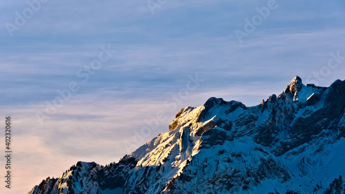 schneebedeckter Berggipfel des Berg Pilatus