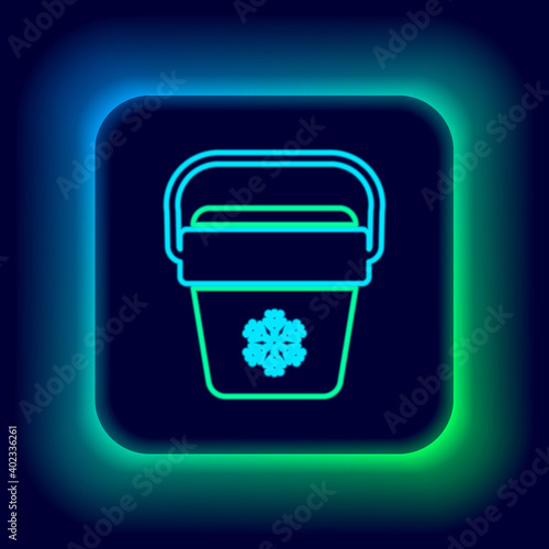 Glowing neon line Cooler bag icon isolated on black background. Portable freezer bag. Handheld refrigerator. Colorful outline concept. Vector.