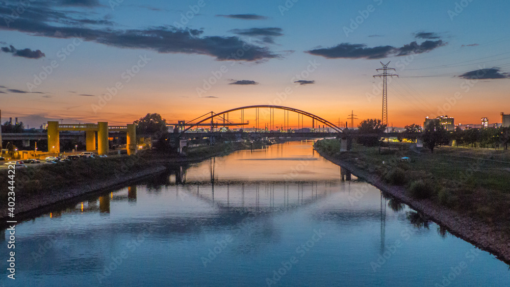Sonnenuntergang am Neckar in Mannheim