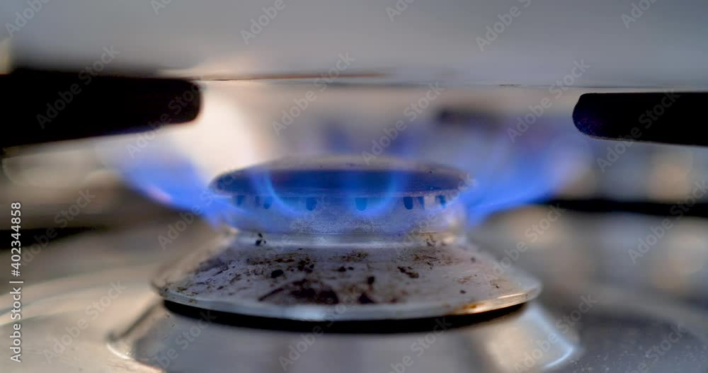 Vídeo do Stock Gas cooker turning on and off, Slow motion gas cooker