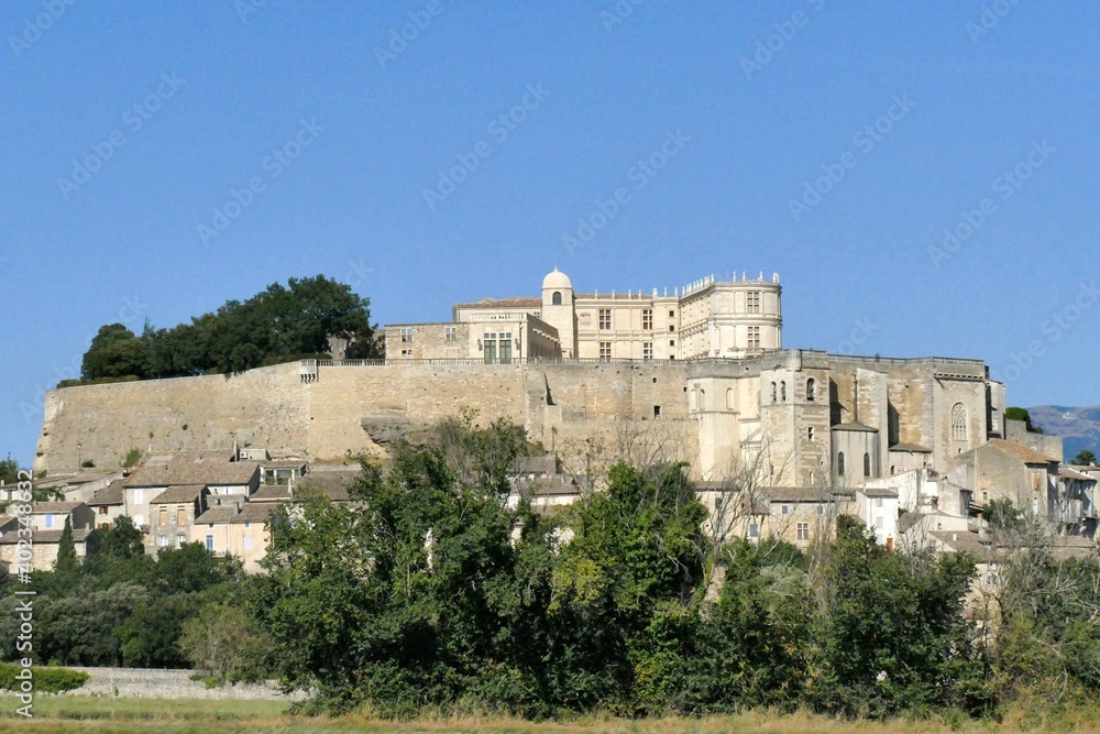 Le château dominant le village de Grignan