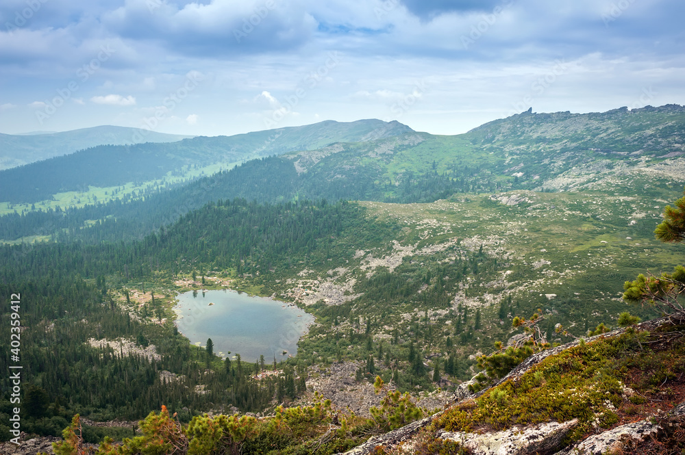 Fototapeta premium Taiga. Siberia. Morning mountain landscape on the lake.