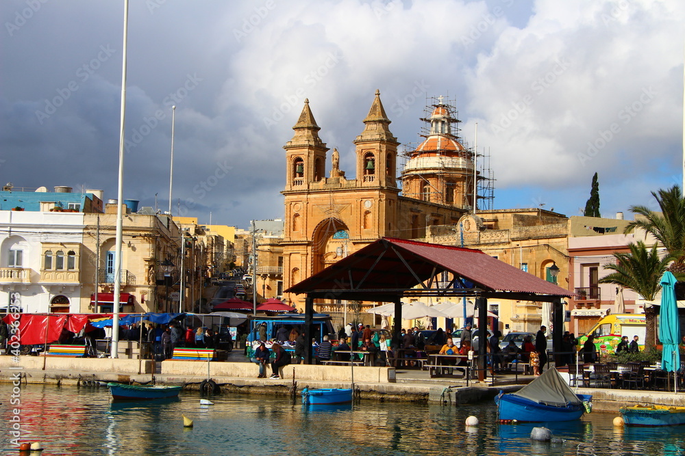 La ville cotière de Marsaxlokk à Malte La ville cotière de Marsaxlokk à Malte