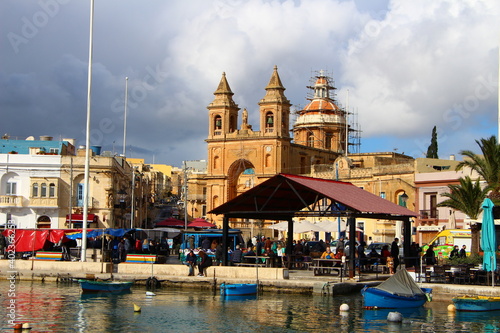 La ville cotière de Marsaxlokk à Malte