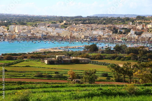 Marsaxlokk, un village charmant maltais avec des bateaux colorés