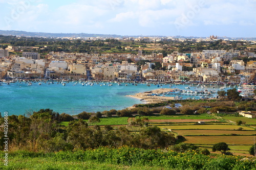 Marsaxlokk, un village charmant maltais avec des bateaux colorés