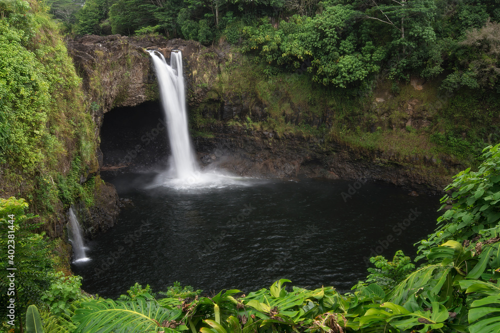 Obraz premium Rainbow falls, Wailuku river, Hilo. Big Island Hawaii 