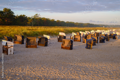 Sonnenaufgang am Nordstrand im Ostseebad Prerow auf dem Dar    Fischland-Dar  -Zingst  Mecklenburg Vorpommern  Deutschland