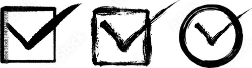 墨で描いた手書きのチェックマークセット