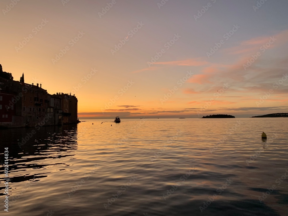 Rovinj Istrien Kroatien Adria Mittelmeer Sonnenuntergang im Spätsommer Rovinj Istrien Kroatien Adria Mittelmeer Sonnenuntergang im Spätsommer