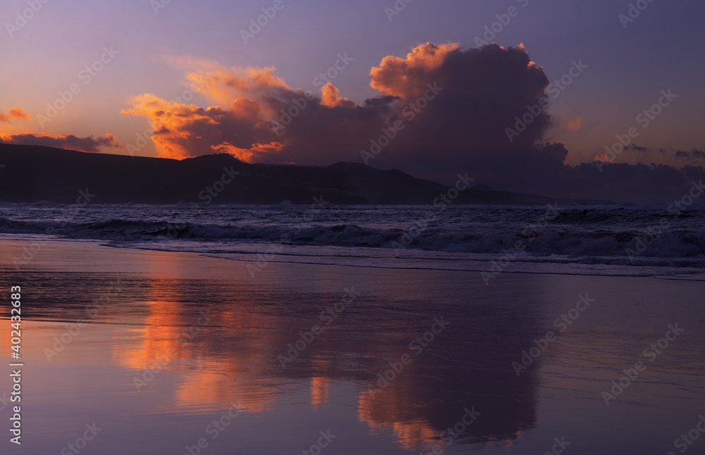 Beautiful sunset over Las Canteras beach in Las Palmas de Gran Canaria Beautiful sunset over Las Canteras beach in Las Palmas de Gran Canaria