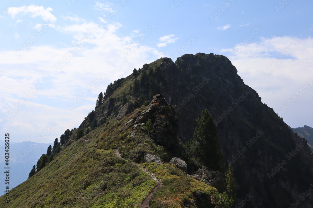 Fototapeta premium Breathtaking green mountain ridge in lonely austrian alps