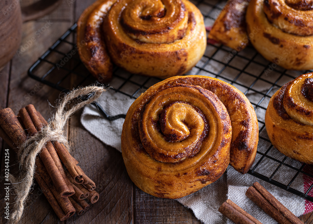Baked Cinnamon Rolls on Cooling Rack Baked Cinnamon Rolls on Cooling Rack