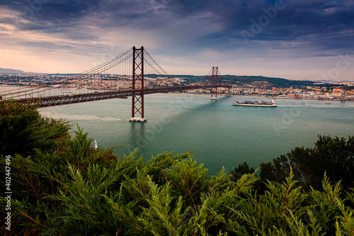 Lissabon, Portugal, Haengebruecke, Ponte 25 de Abril < english> Lisbon, Portugal, suspension bridge, Ponte 25 de Abril