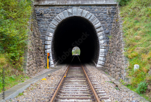 Tunneldurchfahrt einer Eisenbahn