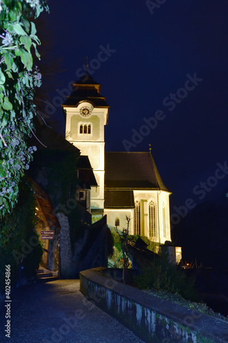 Katholische Marien Kirche in Hallstatt bei Nacht