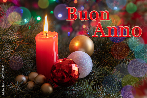 Fotografie Buon anno candela accesa, palline natalizie e l'augurio di buon anno!