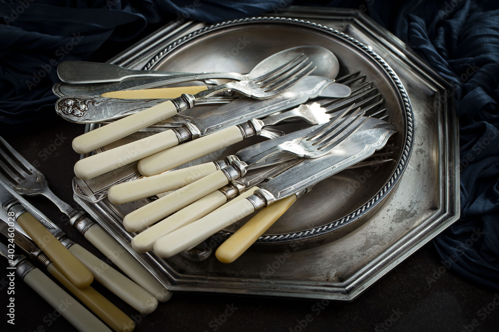 Fototapeta premium Silver dishes on old background