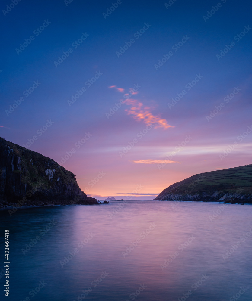 Sonnenuntergang am Pier von Cloghanecanuig und im Hintergrund Skellig Michael.