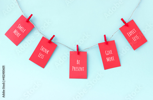 Tableau sur toile Five tips of happiness and well-being on hanging paper