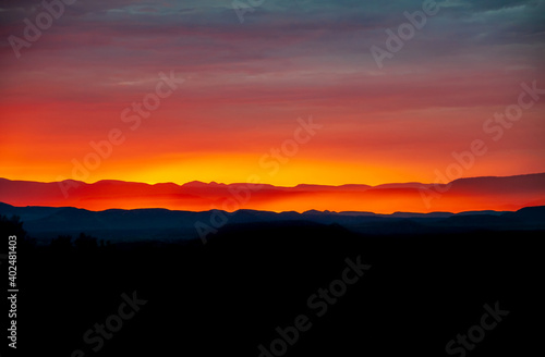 Fototapeta Naklejka Na Ścianę i Meble -  A colorful fiery sunset in the Arizona desert. 