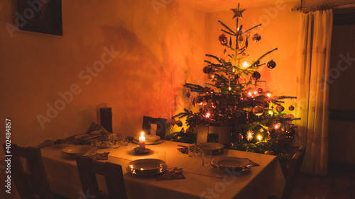 Stół przygotowany do kolacji świątecznej 