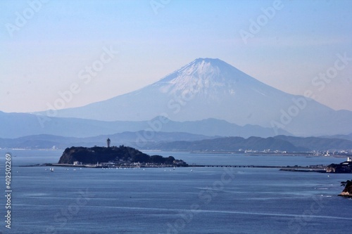 相模湾からの富士山と江ノ島