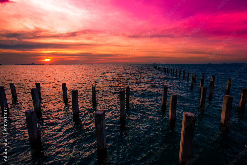 The background of the morning light, the wallpaper of the Twilight sky, the lake or the sea, is a natural beauty, seen between travel.