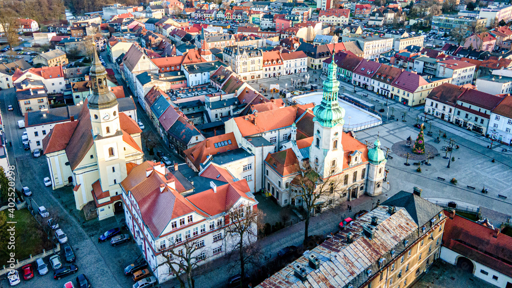 Pszczyna na Śląsku w Polsce, rynek i stare miasto z lotu ptaka