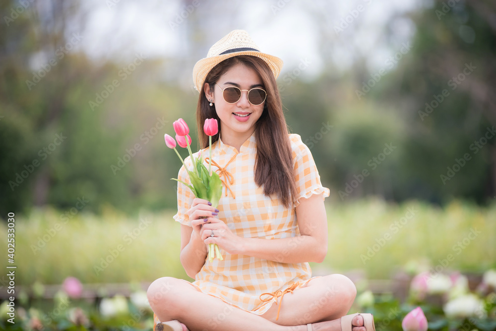 Fototapeta premium Portrait beautiful asian woman lifestyle resting in the park, relaxation concept, mind care