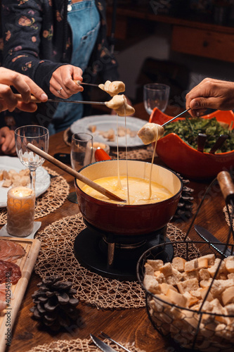 repas  / fondue savoyarde
