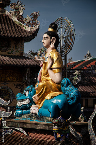 chinese dragon statue