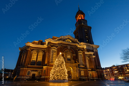 Hauptkirche St. Michaelis in der Weihnachtszeit
