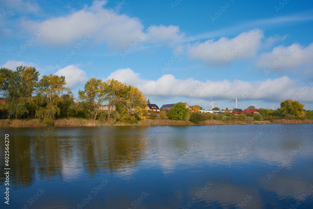 Blick auf Grünow am Grünower See bei Prenzlau	