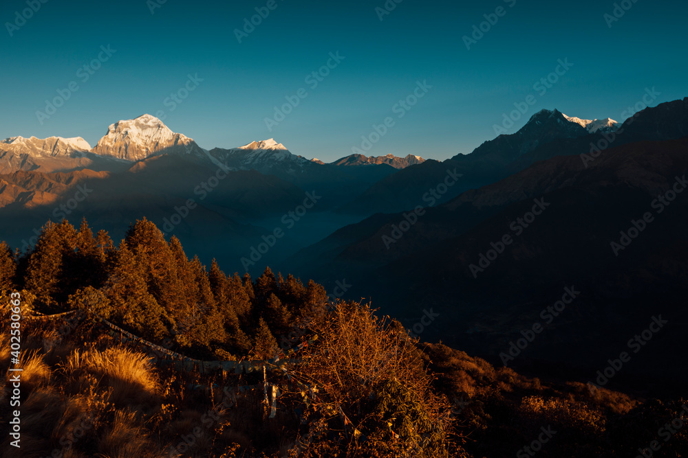 Obraz premium Himalayan mountain peak Annapurna Range during sunrise.