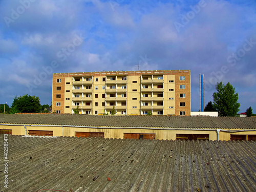 Ein ehemaliger Wohkomplex in Haßleben in der Uckermark photo