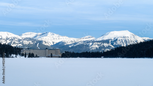 Winter view of the Fairmont Ch  teau Lake Louise in the Banff national park  Canada