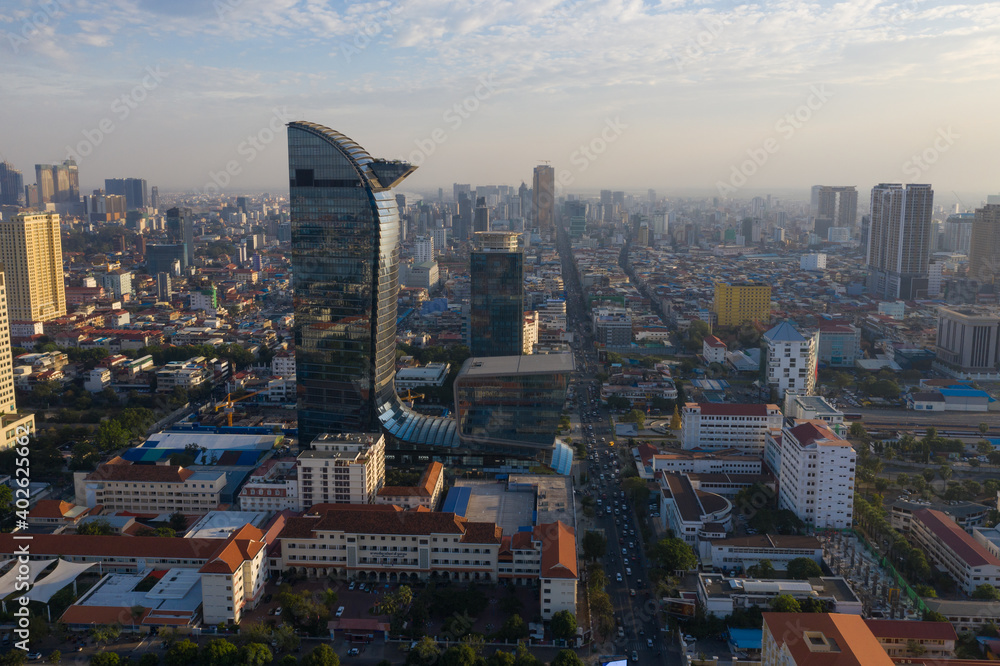 Obraz premium Phnompenh capital of Cambodia on the sunset with beautiful landscape by drone