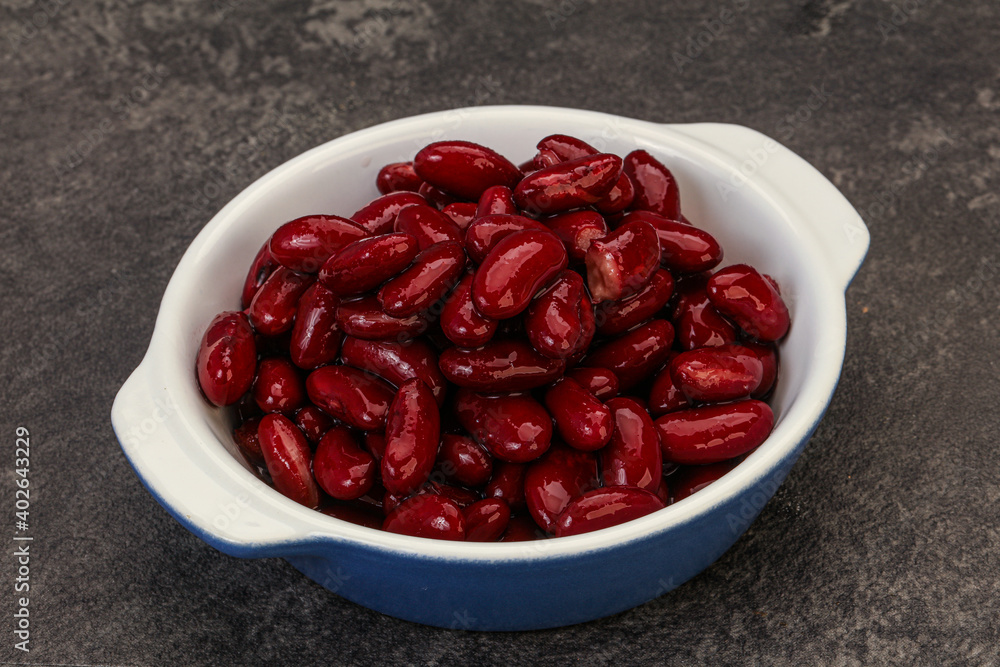 Red baked kidney in the bowl