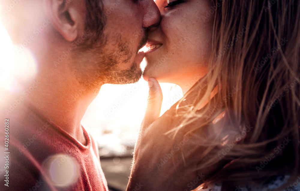 Φωτογραφία Romantic couple in love kissing at sunset - Boyfriend and girlfriend having a ro