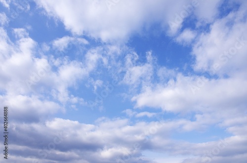 冬の青空と白い雲