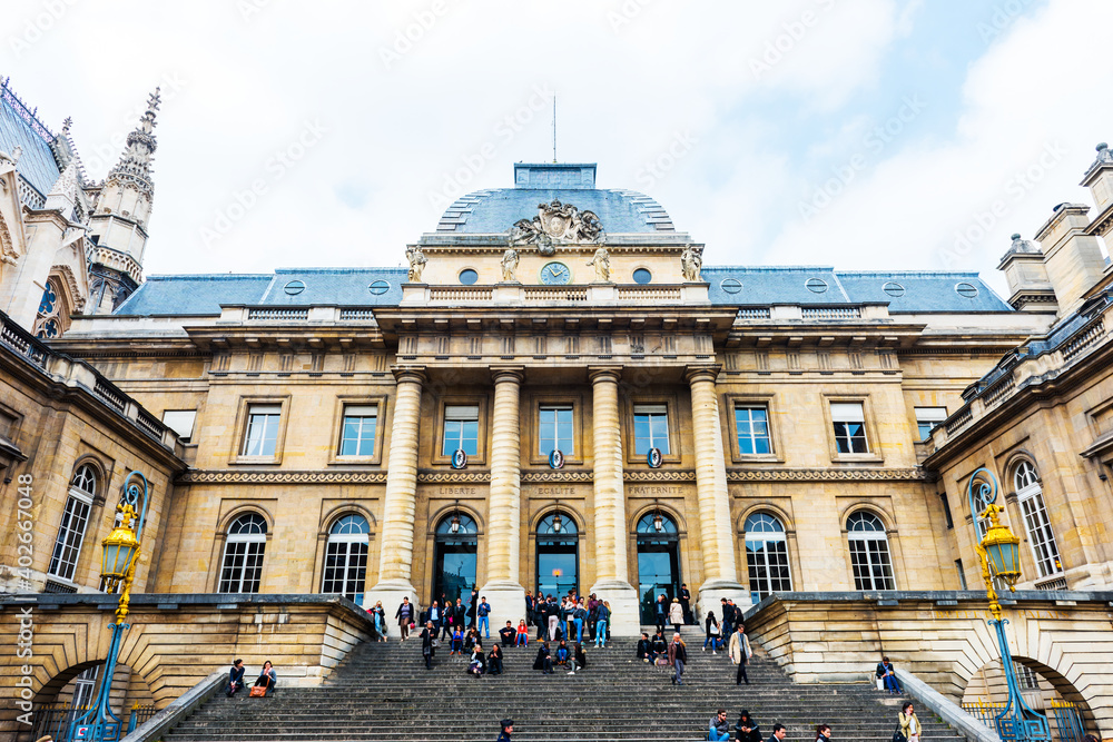 Obraz premium Palais de Justice is located in central Paris.