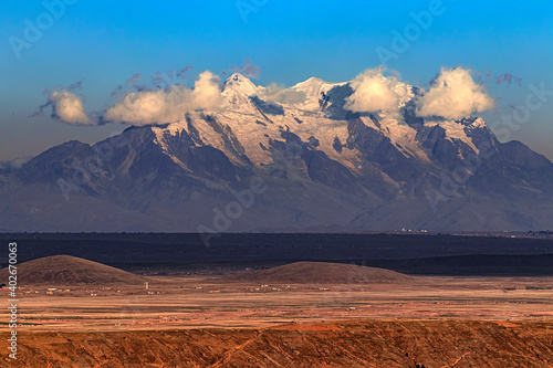 Obraz na płótnie Bolivia. Landscape of the Altiplano and Illimani (the highest mountain in the Cordillera Real) w salonie