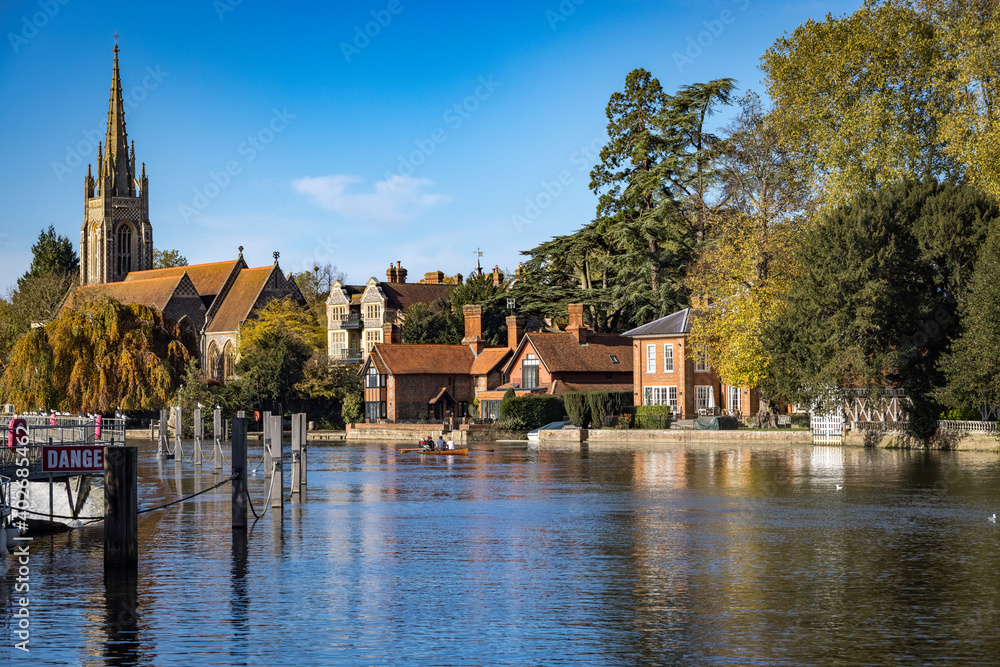 Fototapeta premium Marlow and the River Thames in the sunshine, England