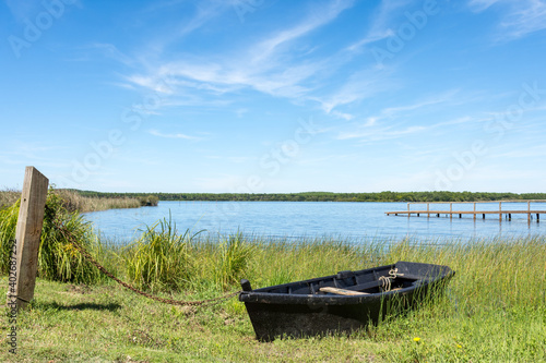AUREILHAN (Landes, France), vue sur l'étang près de Biscarrosse photo