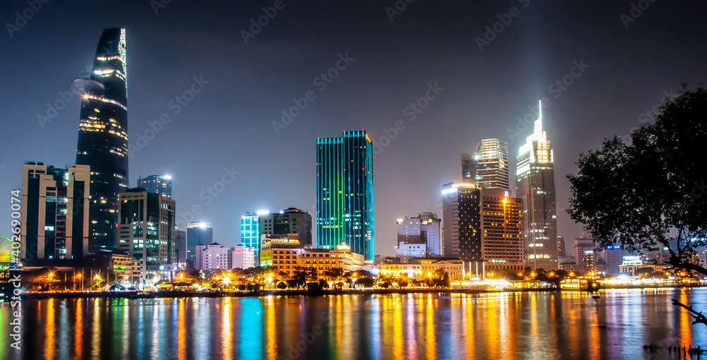 Naklejka premium Saigon at night