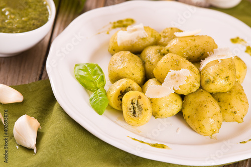 Potato gnocchi stuffed with pesto sauce. 