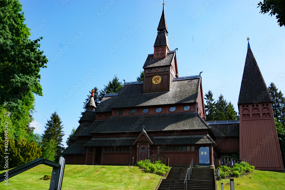 Fassade, Außenansicht der historischen Stabholzkirche in Hahnenklee, Goslar am Harz