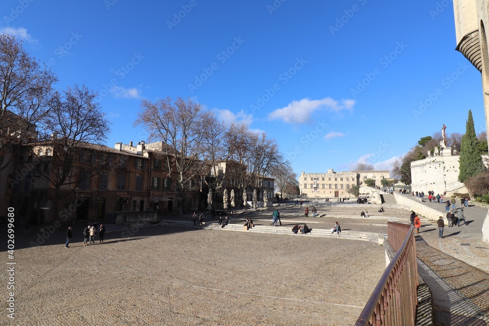 la place du palais à Avignon, place principale de la cité des papes, ville de Avignon, département du Vaucluse, France