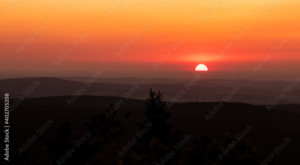 Sonnenuntergang über dem Erzgebirgskamm Sonnenuntergang über dem Erzgebirgskamm